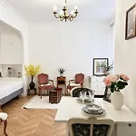 Paris Studio - Stay Near Eiffel Tower