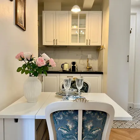 - Near Eiffel Tower Apartment